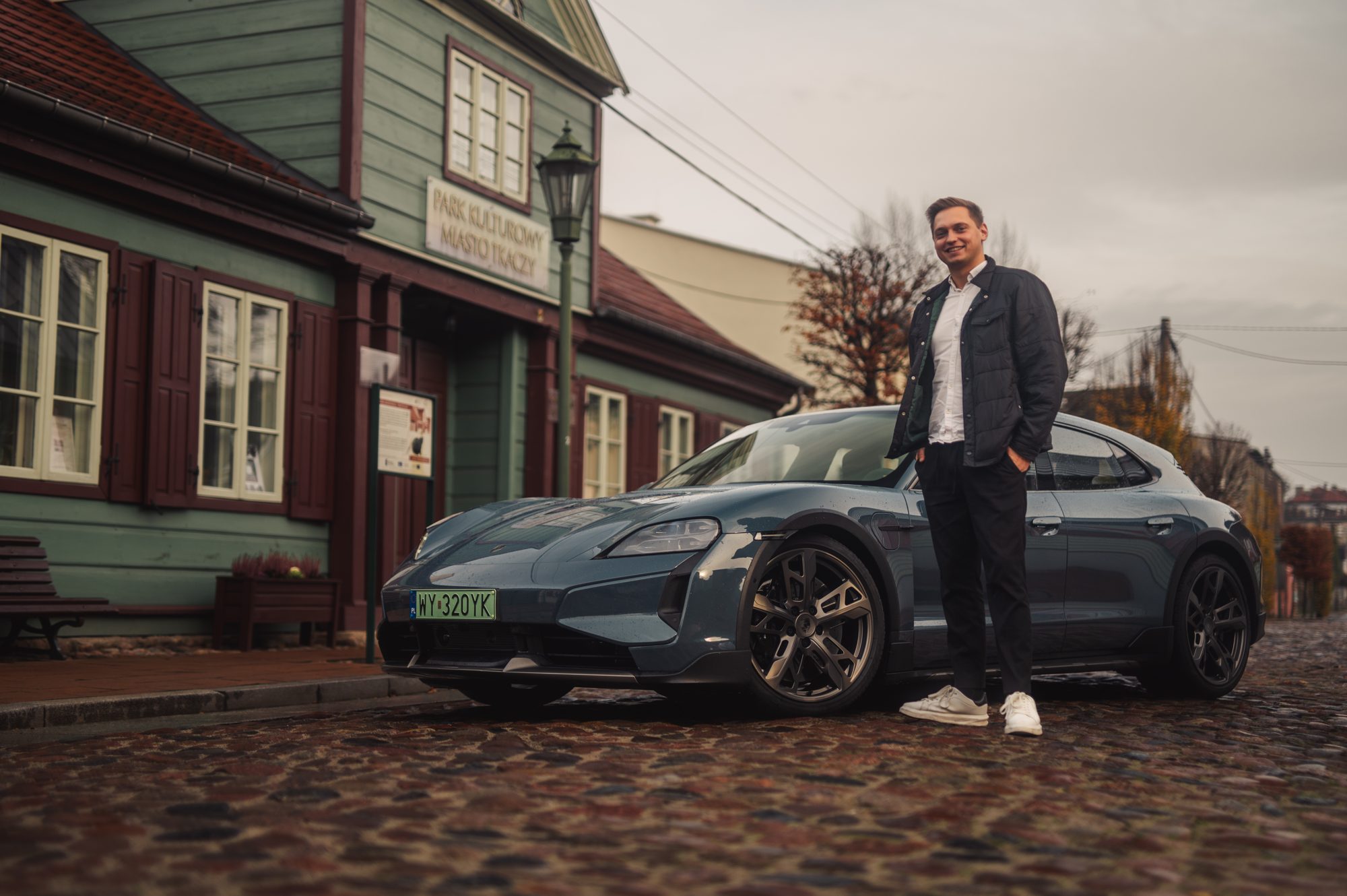 Daniel Grzyb przy Porsche Taycan